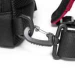 ⁦תיק צד נגד גניבות עמיד במים עם נעילה TSA וכבל USB מובנה לטעינה ניידים יוניסקס צבע אדום מבית המותג BANGE⁩ – תמונה ⁦6⁩