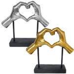 פסל אומנותי "ידי הלב" בסיס שחור