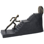 פסל אומנותי "מקצוענות – בול במטרה" מבית פסלי היוקרה "GRACIA GALLERY"