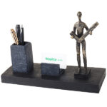 מעמד שולחני אומנותי "מצויינות" מבית פסלי היוקרה "GRACIA GALLERY"