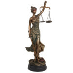 פסל אומנותי "אלת הצדק" גובה 62 ס"מ מבית פסלי היוקרה "GRACIA GALLERY"