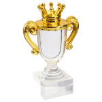 גביע "מלכותי" עם כתר מוזהב