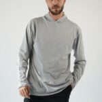 חולצת טריקו שרוול ארוך עם כובע